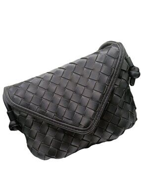 Urban Expressions Woven Envelope Crossbody Bag Black Color w Gold tone Hardware